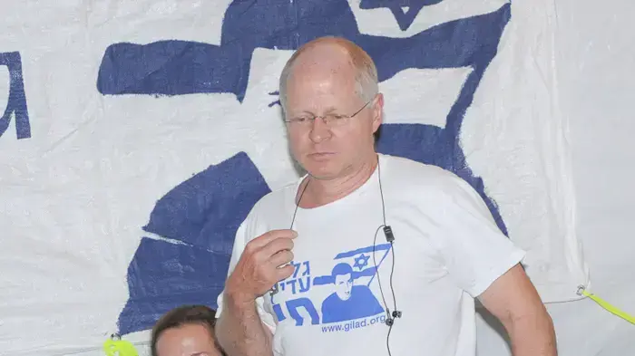 משפחת שליט מציינת 1500 ימים לשבי במאהל המחאה אוגוסט 2010