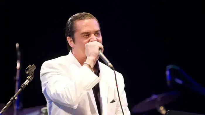 מייק פאטון בהופעה בישראל עם המונדו קאנה