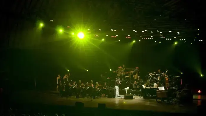מייק פאטון בהופעה עם המונדו קאנה