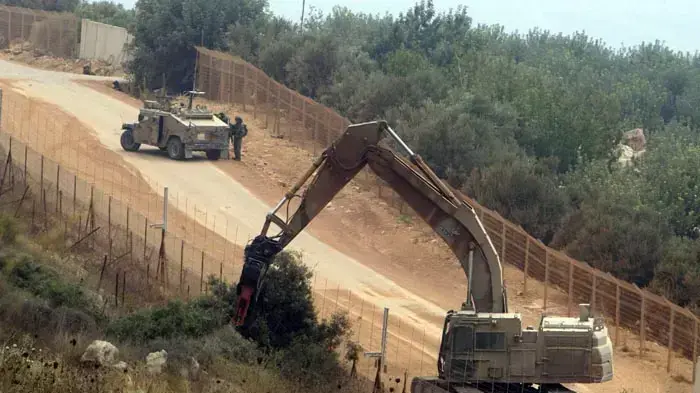 דחפור צה"ל פועל בגבול לבנון