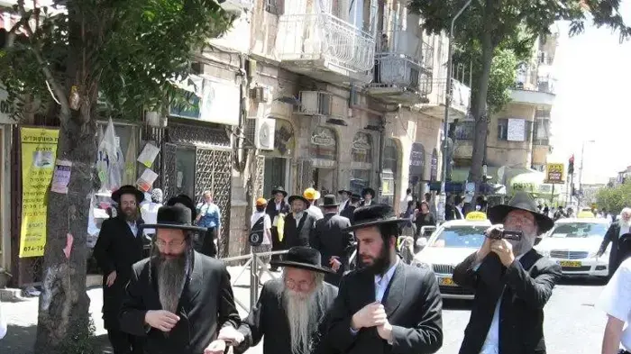 אלפים ליוו למנוחות את שבעת הנספים אמש בתאונה