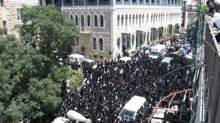 אלפים ליוו למנוחות את שבעת הנספים אמש בתאונה 