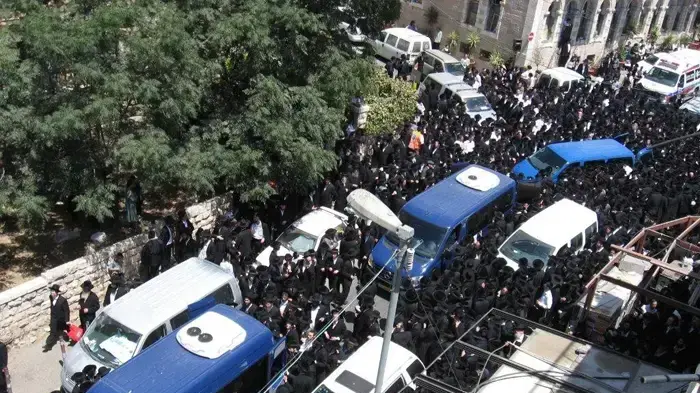 אלפים ליוו למנוחות את שבעת הנספים אמש בתאונה 