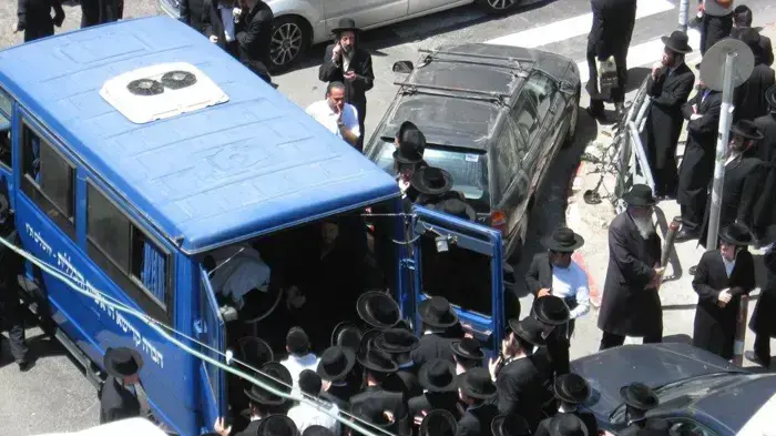 אלפים ליוו למנוחות את שבעת הנספים אמש בתאונה 