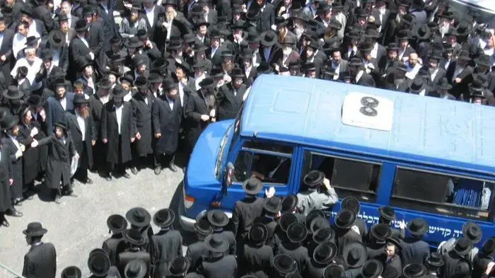 אלפים ליוו למנוחות את שבעת הנספים אמש בתאונה