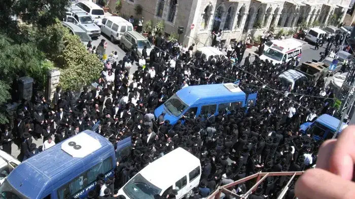 אלפים ליוו למנוחות את שבעת הנספים אמש בתאונה 