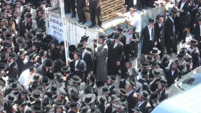 אלפים ליוו למנוחות את שבעת הנספים אמש בתאונה 