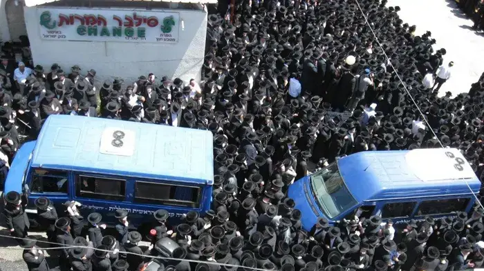 אלפים ליוו למנוחות את שבעת הנספים אמש בתאונה 