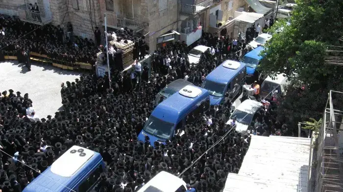 אלפים ליוו למנוחות את שבעת הנספים אמש בתאונה 