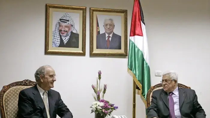 אבו מאזן וג'ורג' מיטשל ברמאללה
