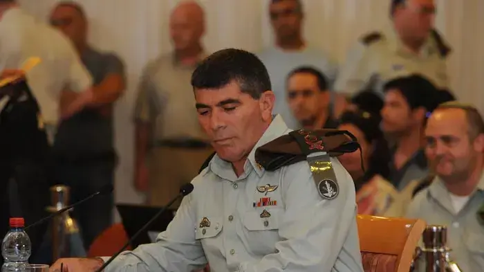הרמטכ"ל גבי אשכנזי מוסר עדותו בפני ועדת טירקל- אוגוסט 2010 