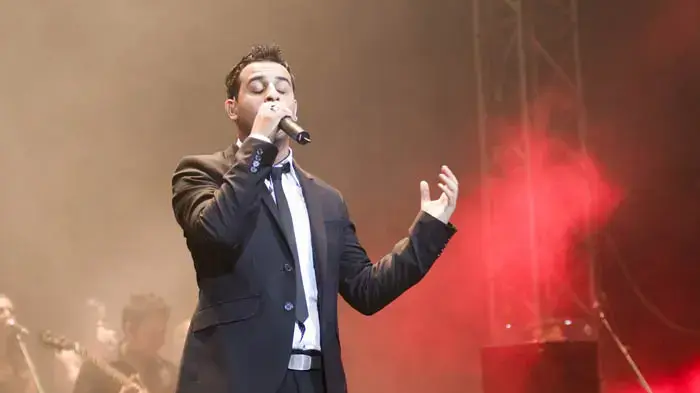 דודו אהרון בהופעה בקיסריה