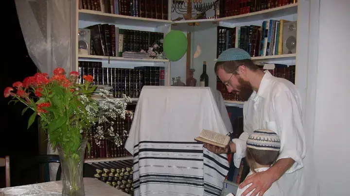 חיים פרלמן בשבת הראשונה בביתו חיים פרלמן בשבת הראשונה בביתו