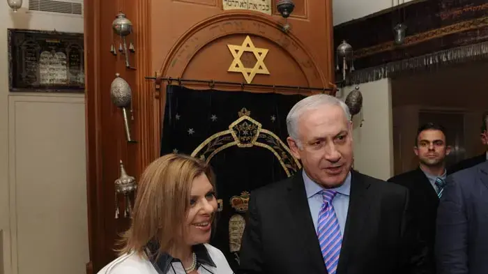 בנימין ושרה נתניהו במוזיאון היהודי באתונה, יוון- אוגוסט 2010 