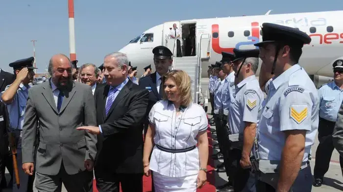 בנימין ושרה נתניהו במוזיאון היהודי באתונה, יוון- אוגוסט 2010 