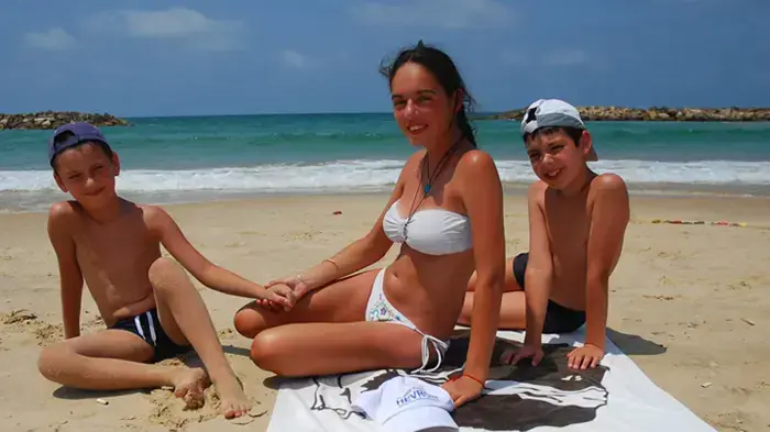 צרפתים בחוף ים אשקלון