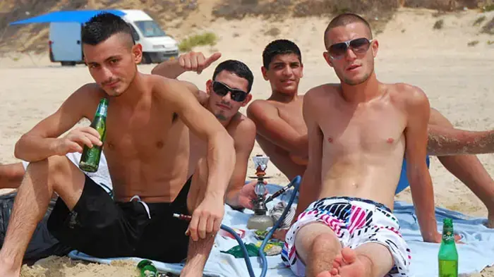 צרפתים בחוף ים אשקלון