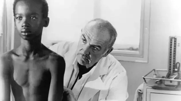 שון קונרי בסרט "A Good Man In Africa"