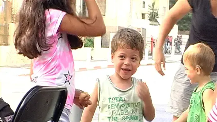 הורים הפגינו מול בית השר סער: "סייע לילדינו החירשים"