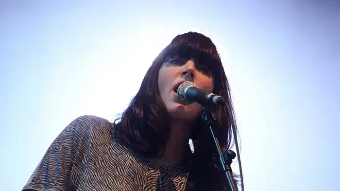אמה ריצ'רדסון מלהקת Band of Skulls