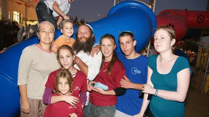 יצחק וטלי איימס שנרצחו בפיגוע ליד חברון עם ששת ילדיהם יצחק וטלי איימס שנרצחו בפיגוע ליד חברון עם ששת ילדיהם