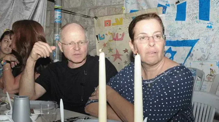 נעם ואביבה שליט במאהל המאחה, ראש השנה 2010