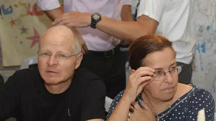 נעם ואביבה שליט במאהל המחאה, ראש השנה 2010