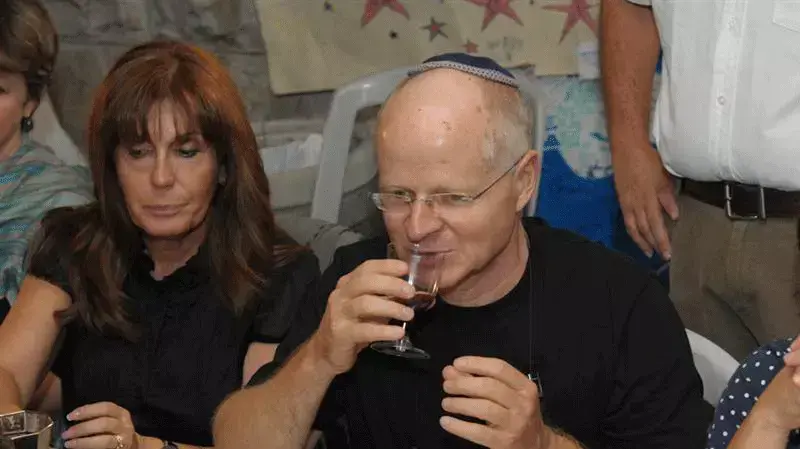 נעם ואביבה שליט במאהל המחאה, ראש השנה 2010
