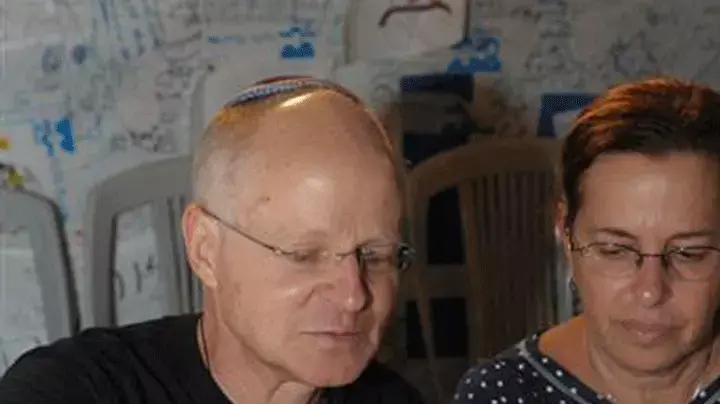 נעם ואביבה שליט במאהל המחאה, ראש השנה 2010