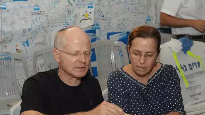 נעם ואביבה שליט במאהל המחאה, ראש השנה 2010