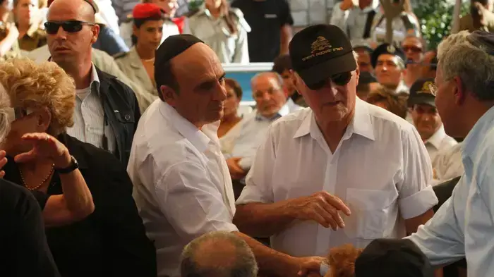 שאול מופז ושלמה להט (צ'יץ') בלוויית ישראל טל, ספטמבר 2010