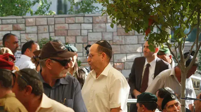 משה (בוגי) יעלון בלוויית ישראל טל, ספטמבר 2010