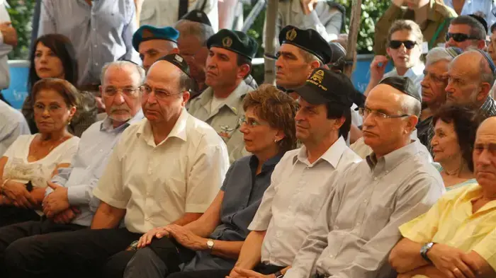 דן מרידור ומשה (בוגי) יעלון בלוויית ישראל טל, ספטמבר 2010