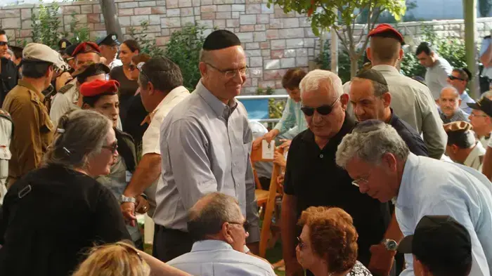 יצחק מרדכי ואבישי ברוורמן בלוויית ישראל טל, ספטמבר 2010
