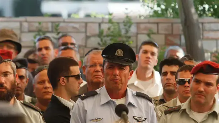 הרב הצבאי הראשי, רפי פרץ בלוויית ישראל טל, ספטמבר 2010