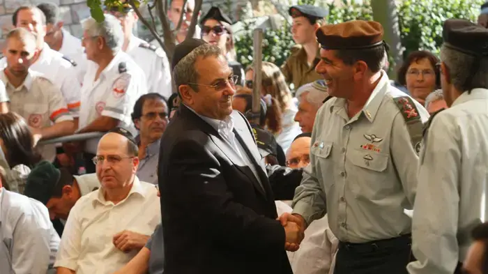 אהוד ברק וגבי אשכנזי בלוויית ישראל טל, ספטמבר 2010