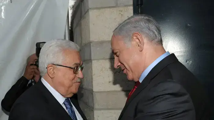 ראש הממשלה בנימין נתניהו מקבל את פניו של יו"ר הרשות הפלסטינית אבו מאזן במעונו בירושלים ספטמבר 2010