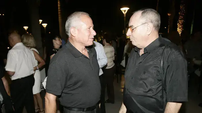 אבי דיכטר