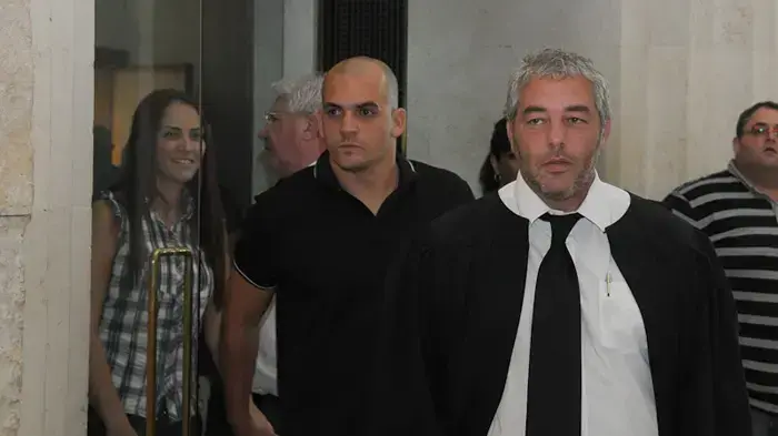 השוטרים שהורשעו בהנחת מטען חבלה בבית המשפט, ספטמבר 2010