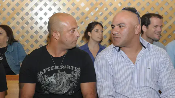 השוטרים שהורשעו בהנחת מטען חבלה בבית המשפט, ספטמבר 2010