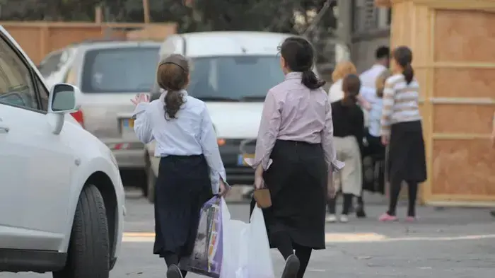 ילדים חרדים, מאה שערים.