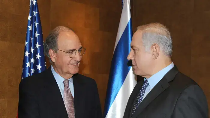 ראש הממשלה בנימין נתניהו מארח את השליח האמריקאי למזרח התיכון ג'ורג' מיטשל, ספטמבר 2010 ראש הממשלה בנימין נתניהו מארח את השליח האמריקאי למזרח התיכון ג'ורג' מיטשל, ספטמבר 2010