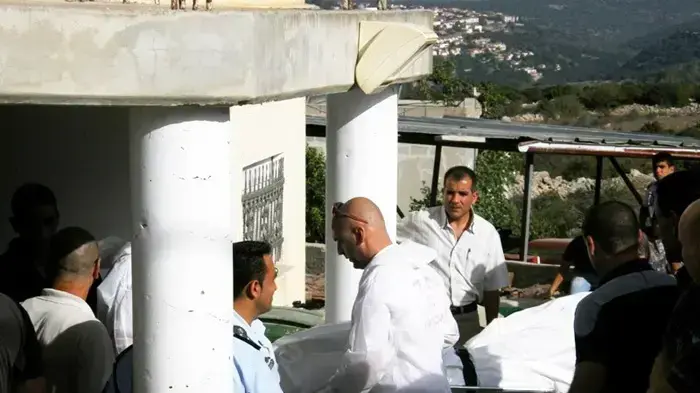 רצח את אשתו מול העיניים של בניו