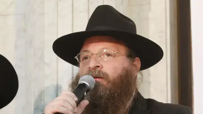 הקפות שמחת תורה בכפר חב"ד