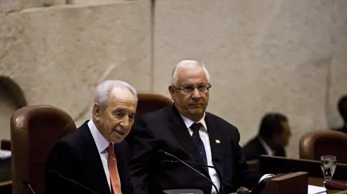 ראובן (רובי) ריבלין ושמעון פרס בפתיחת מושב הכנסת, אוקטובר 2010