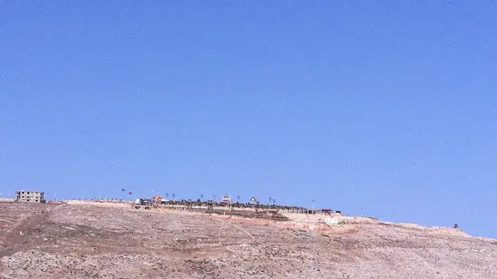 שחרור בלונים מול מרון א-ראס במהלך ביקורו של אחמדיניג'ד בלבנון, אוקטובר 2010
