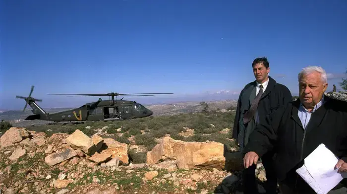 אריאל שרון בביקור בסיור ביהודה ושומרון - דצמבר 1997 אריאל שרון בביקור בסיור ביהודה ושומרון - דצמבר 1997
