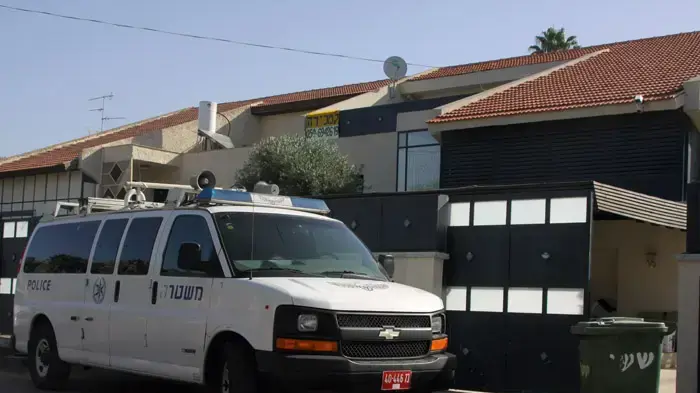 ביתו של יהודה ששי בחדרה אשר רימון נזרק לעברו, אוקטובר 2010