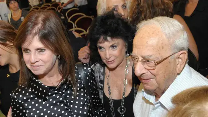 יצחק נבון ודליה רבין, הדלקת "נר יצחק", טקס לזכר יצחק רבין, אוקטובר 2010 יצחק נבון ודליה רבין, הדלקת "נר יצחק", טקס לזכר יצחק רבין, אוקטובר 2010