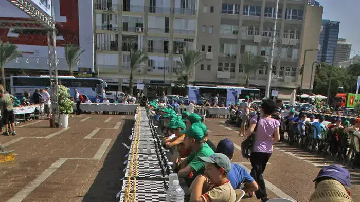 שבירת שיא גינס במשחק השחמט הסימולטני הגדול בעולם, ככר רבין, אוקטובר 2010
